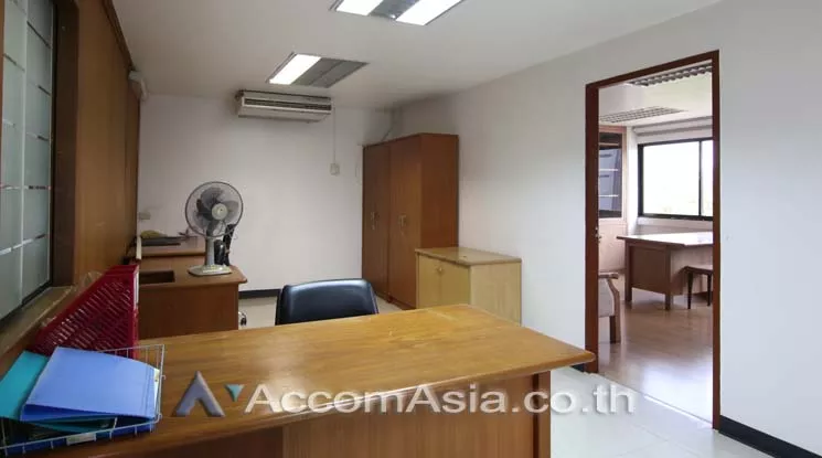 5  Office Space For Rent in Phaholyothin ,Bangkok BTS Ari at Thirapol Building AA14126